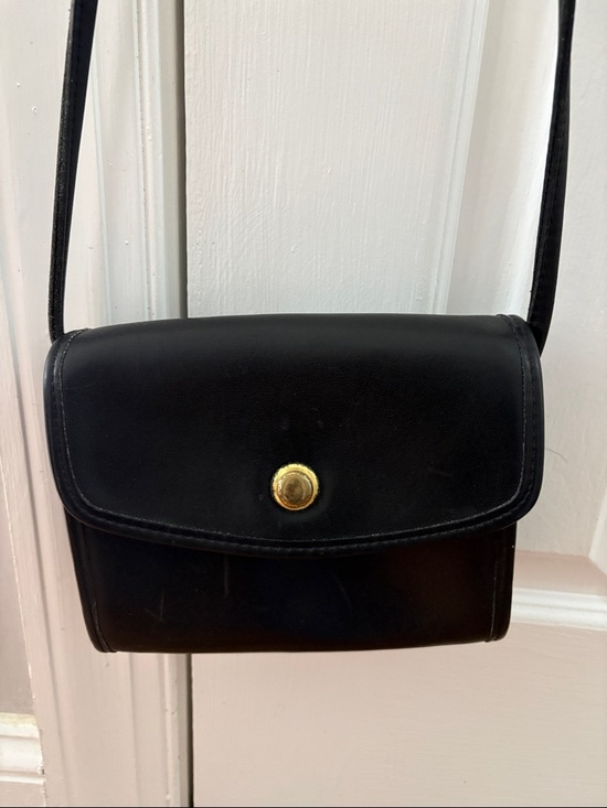 Coach Handbags - Vintage COACH Purse